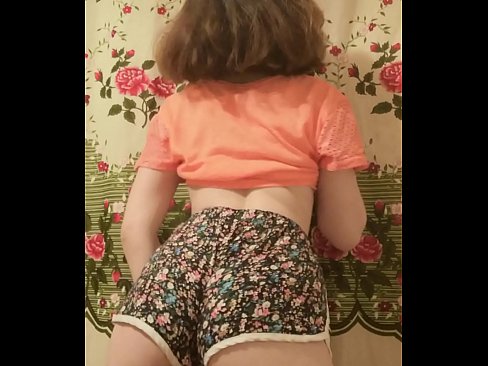 ❤️ Sexy jonk Babe deet hir Shorts op der Kamera of Qualitéit Porno bei eis