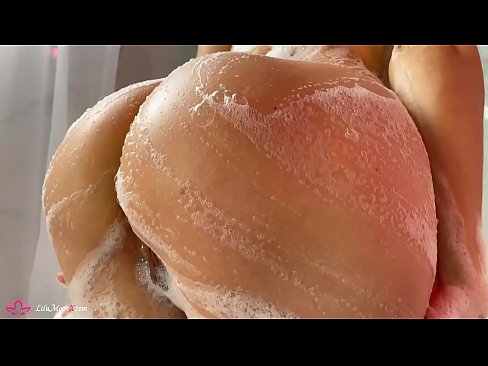 ❤️ Brunette masturbéiert Pussy mat Vibrator fir en intensiven Orgasmus an der Dusch Qualitéit Porno bei eis