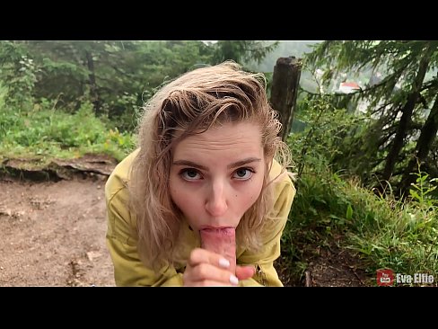❤️ Meedchen drénkt kum no engem ëffentleche Blowjob - Eva Elfi Qualitéit Porno bei eis